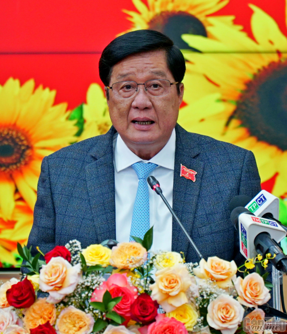 Ông Phạm Văn Hiểu, Phó Bí thư Thường trực Thành ủy, Chủ tịch HĐND thành phố, phát biểu bế mạc kỳ họp. Ảnh: ANH DŨNG