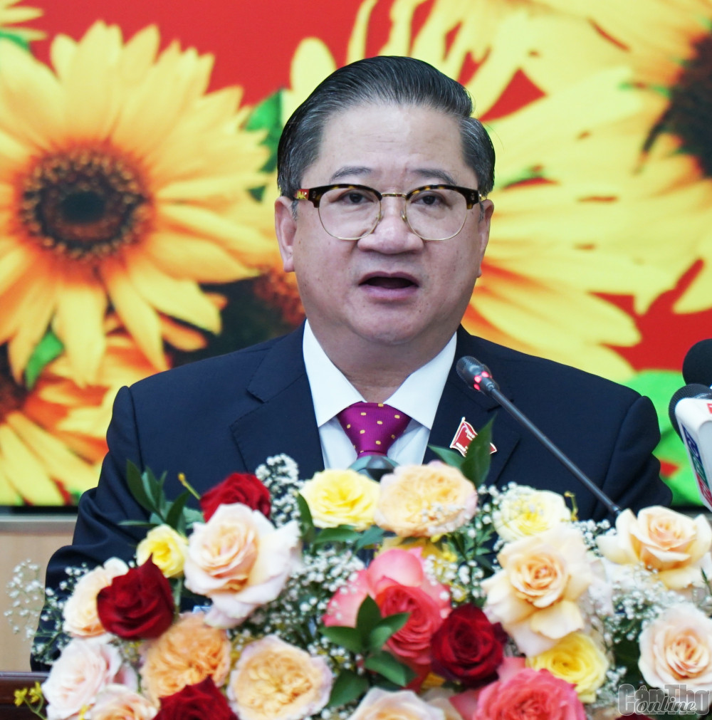 Chủ tịch UBND thành phố giải trình, làm rõ những vấn đề đại biểu HĐND thành phố đặt ra Đồng chí Trần Việt Trường, Phó Bí thư Thành ủy, Chủ tịch UBND thành phố phát biểu giải trình về những vấn đề đại biểu đặt ra. Ảnh: ANH DŨNG