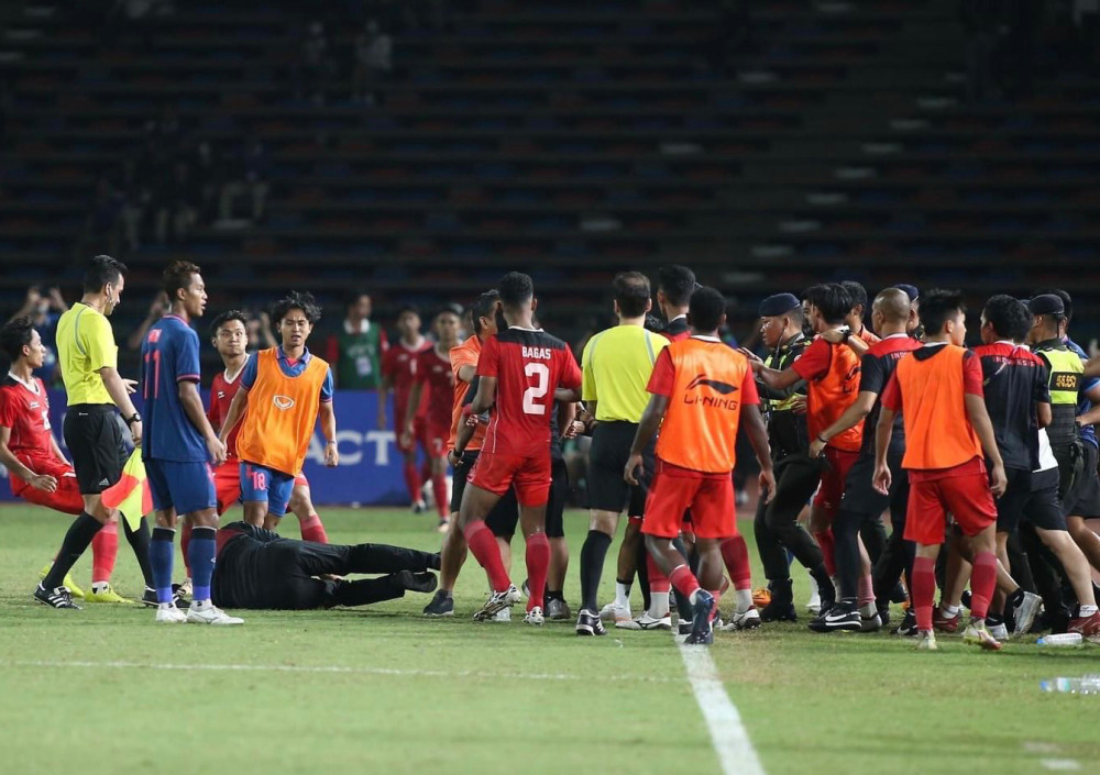 AFC ra án phạt nặng đối với vụ ẩu đả ở trận chung kết SEA Games 32. Ảnh: Siam Sport