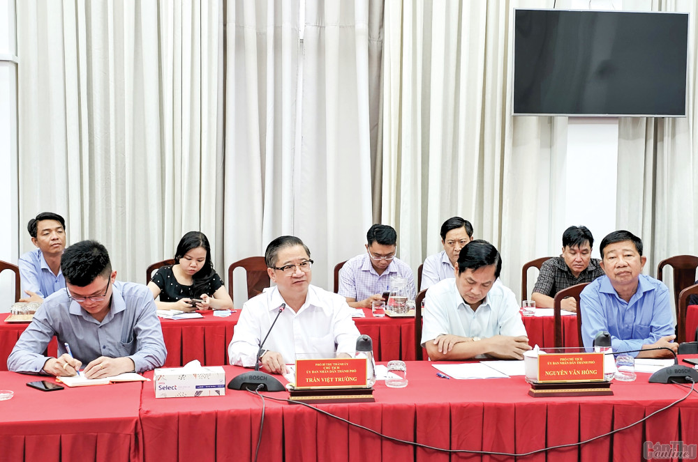 Chủ tịch UBND TP Cần Thơ Trần Việt Trường phát biểu tại buổi làm việc.