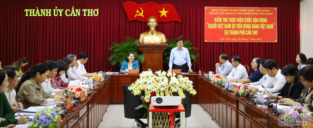 Quang cảnh cuộc họp.