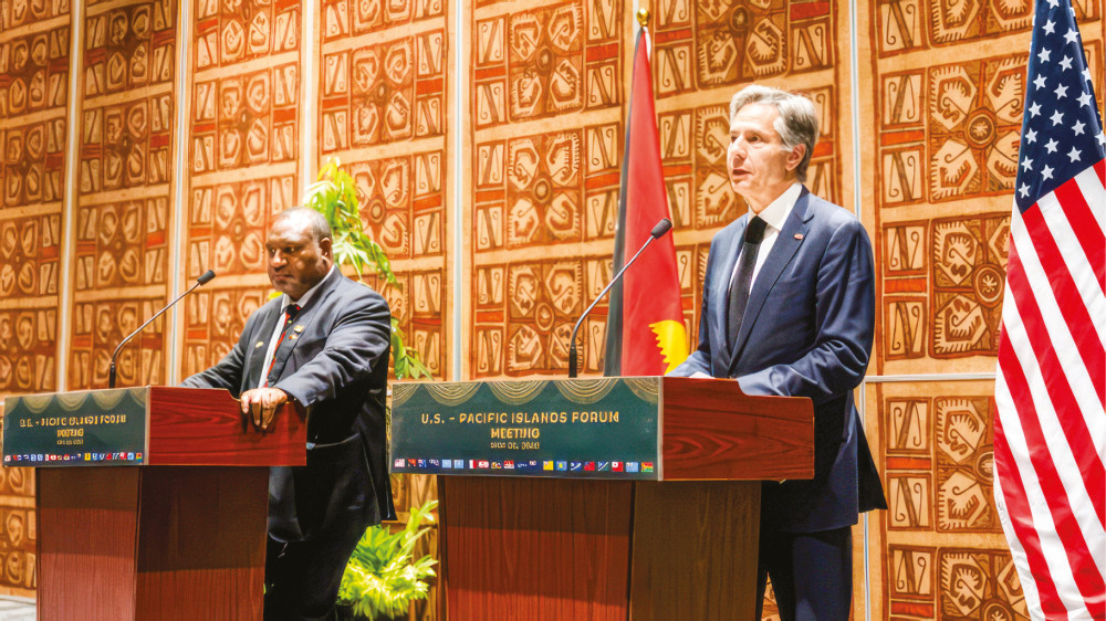 Ngoại trưởng Mỹ Blinken (phải) và Thủ tướng Papua New Guinea James Marape. Ảnh: State Department