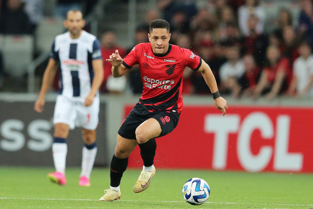 Barcelona chào đón vũ công xứ Samba Huyền thoại Brazil Ronaldo tin rằng Roque “sẽ bay rất cao”. Ảnh: beIN Sports