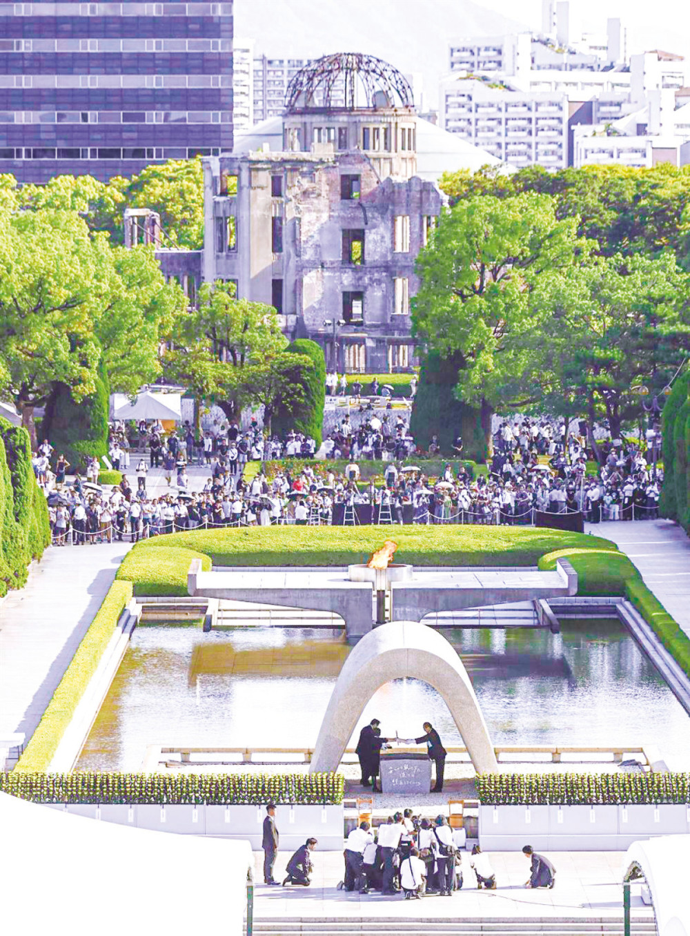Buổi lễ được tổ chức tại Công viên Tưởng niệm Hòa bình Hiroshima sáng 6-8. Ảnh: AP