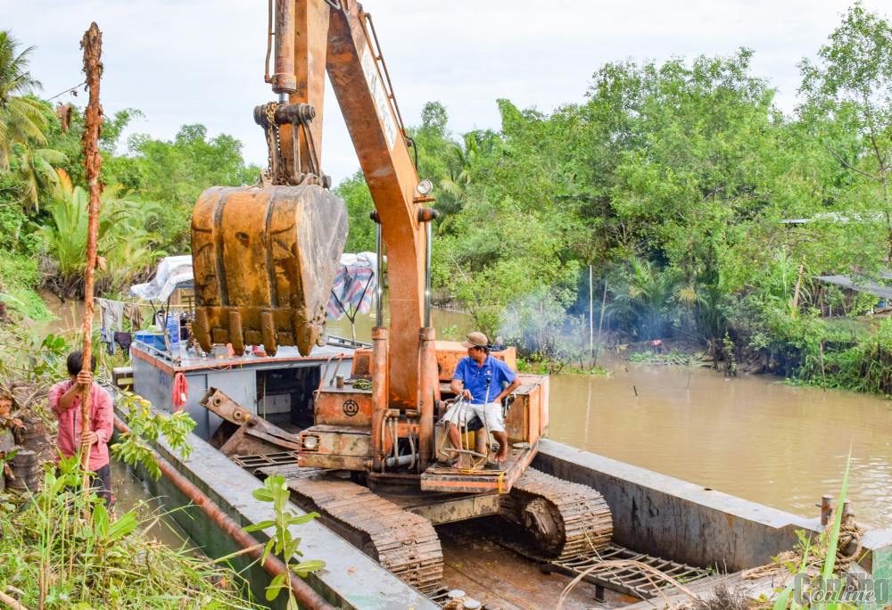 Kè mé sông, rạch chống sạt lở trên địa bàn TP Cần Thơ.