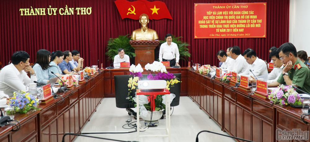 Đồng chí Phạm Văn Hiểu, Phó Bí thư Thường trực Thành ủy, Chủ tịch HĐND thành phố, phát biểu tại buổi làm việc. Ảnh: ANH DŨNG