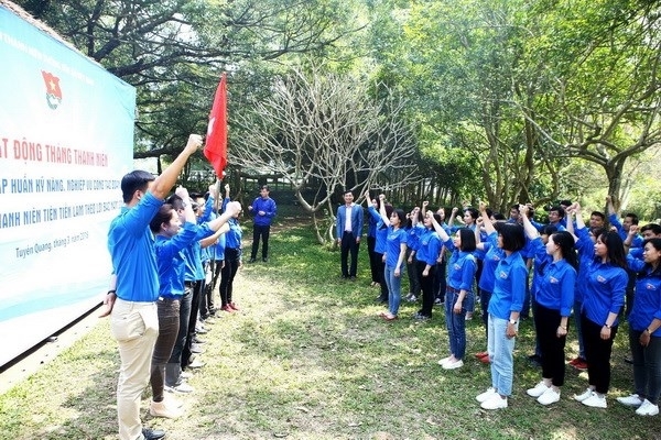 Bài 3: Đổi mới nhưng không “đổi màu”