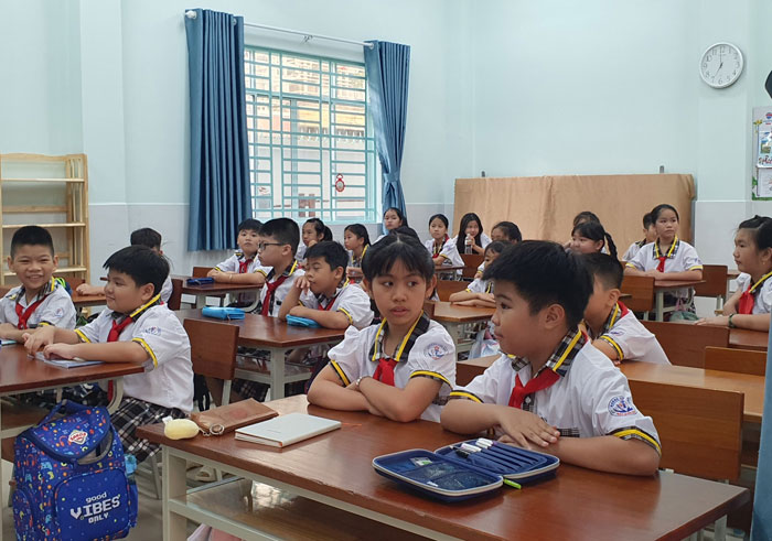 Học sinh TP Cần Thơ tựu trường năm học mới