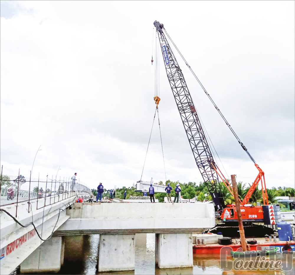 Đơn vị thi công tập trung xây dựng cầu Tây Đô.