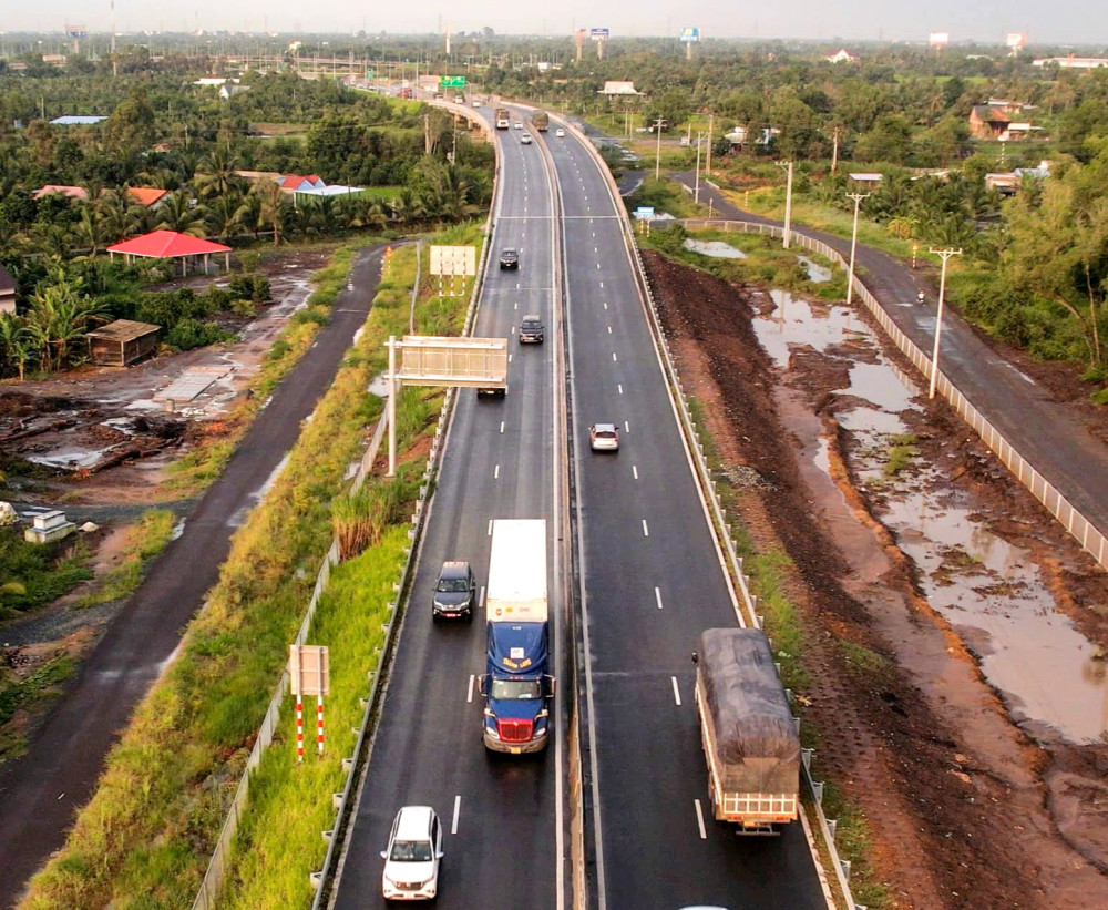 Quy chế hoạt động Hội đồng điều phối vùng ĐBSCL Nhiều tuyến cao tốc đã được đầu tư cho vùng ĐBSCL phát triển. Trong ảnh: cao tốc Trung Lương - Mỹ Thuận hoàn thành đưa vào khai thác từ năm 2022.