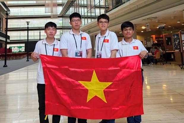 Bốn học sinh Việt Nam dự thi Olympic Tin học Quốc tế 2023, từ trái qua phải: Em Nguyễn Đức Thắng, em Nguyễn Quang Minh, em Nguyễn Ngọc Đăng Khoa và em Trần Xuân Bách. Nguồn: Bộ Giáo dục và Đào tạo