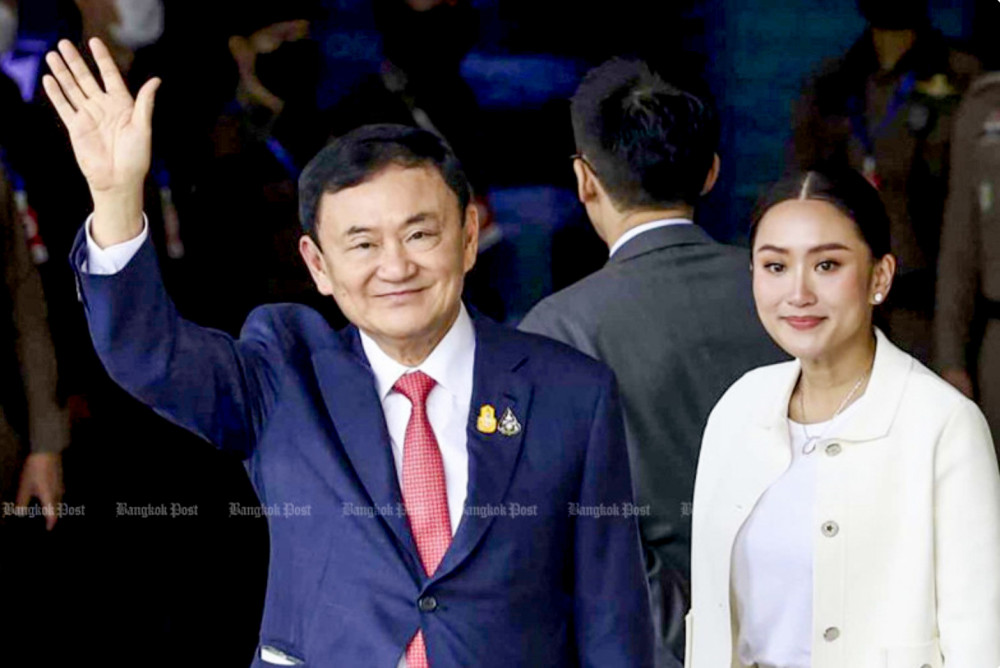 Cựu Thủ tướng Thaksin trở về nước vào đúng ngày ông  Srettha đắc cử Thủ tướng. Ảnh Bangkok Post