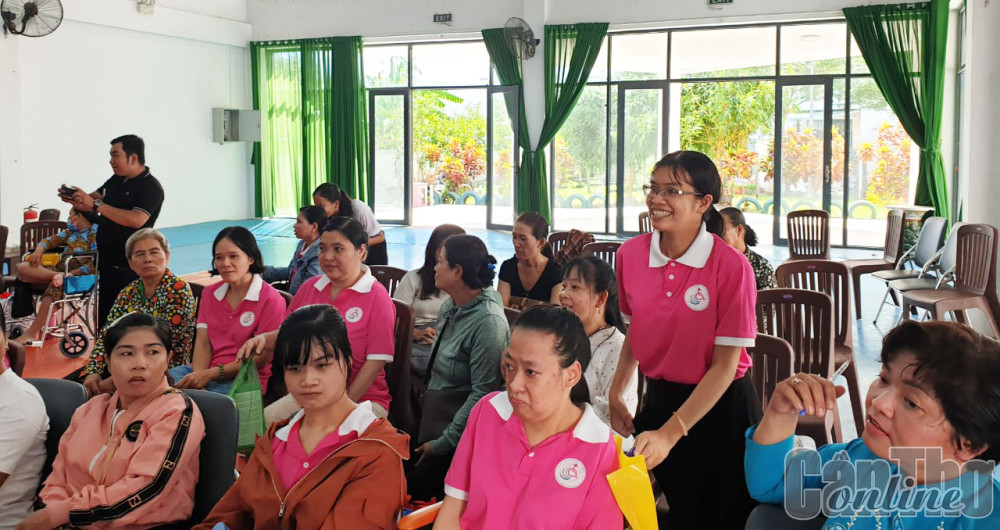 Truyền thông Luật Phòng, chống bạo lực gia đình Các chị em trao đổi mội số nội dung về Luật PCBLGĐ năm 2022.