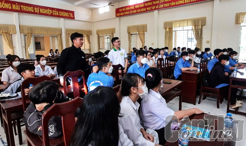 Trang bị kỹ năng tìm việc cho học sinh, sinh viên
