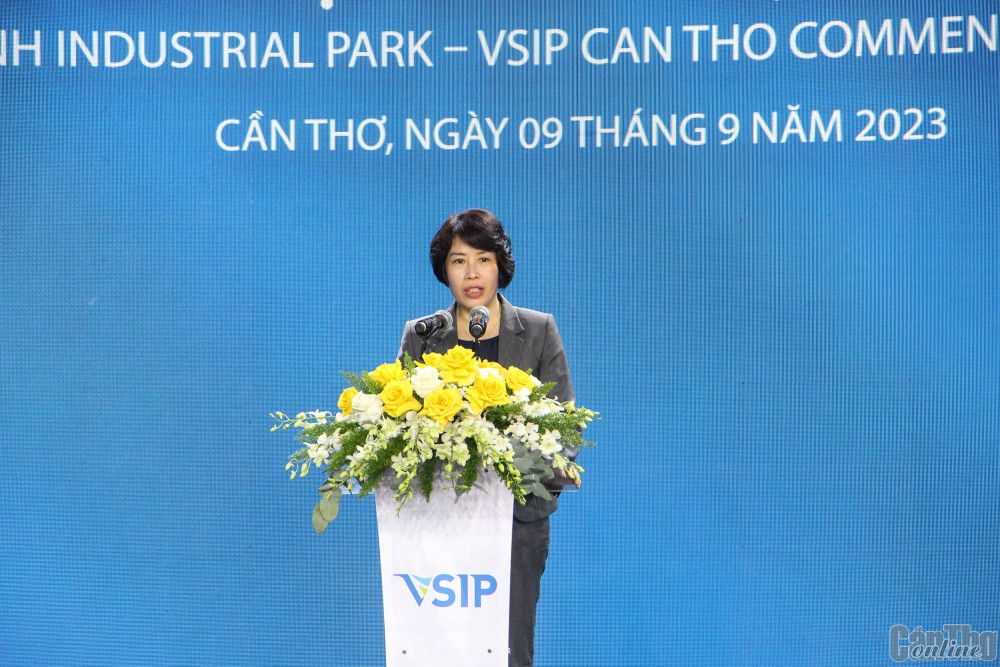 Đồng chí Nguyễn Thị Bích Ngọc, Thứ trưởng Bộ Kế hoạch và Đầu tư phát biểu tại buổi lễ.