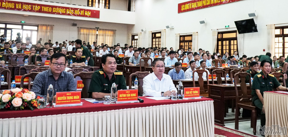 Đại diện Ban Chỉ đạo Diễn tập QK9, lãnh đạo Ban Chỉ đạo Diễn tập KVPT TP Cần Thơ… dự lễ khai mạc.