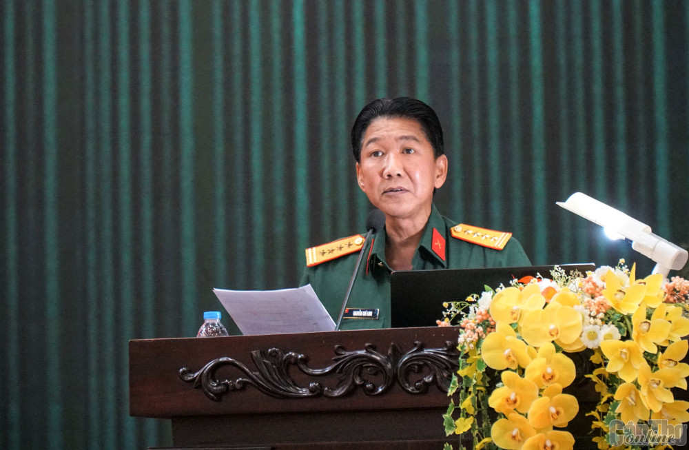 Đại tá Nguyễn Chí Linh, Phó Tham mưu trưởng Quân khu 9, phát biểu chỉ đạo trong lễ khai mạc.