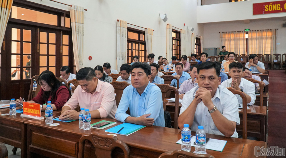 Cán bộ các sở, ban, ngành tham dự lớp tập huấn.