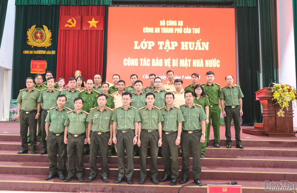 Các đại biểu dự lớp tập huấn công tác bảo vệ BMNN.