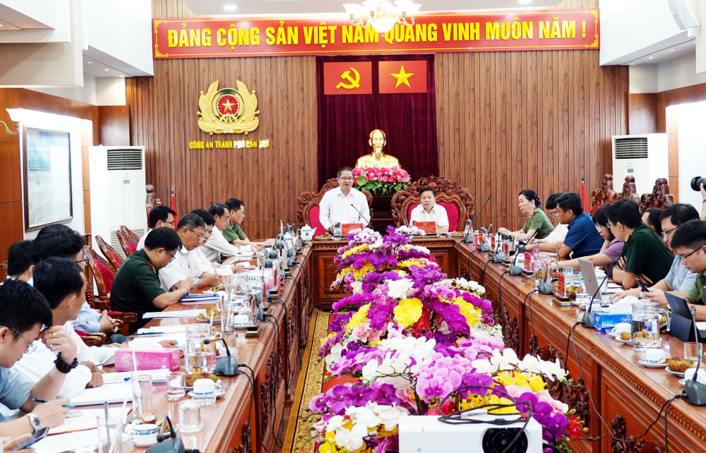 Đồng chí Trần Việt Trường, Phó Bí thư Thành ủy, Chủ tịch UBND thành phố, phát biểu tại buổi kiểm tra Ban Chỉ đạo An toàn an ninh mạng quốc gia.