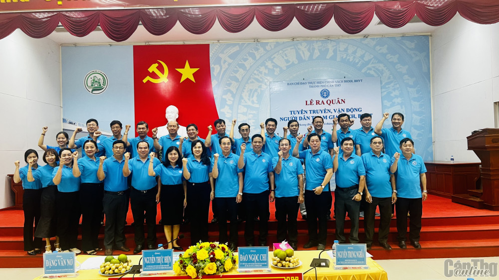 Các đại biểu hạ quyết tâm thực hiện thắng lợi các chỉ tiêu được giao. Ảnh: C.H