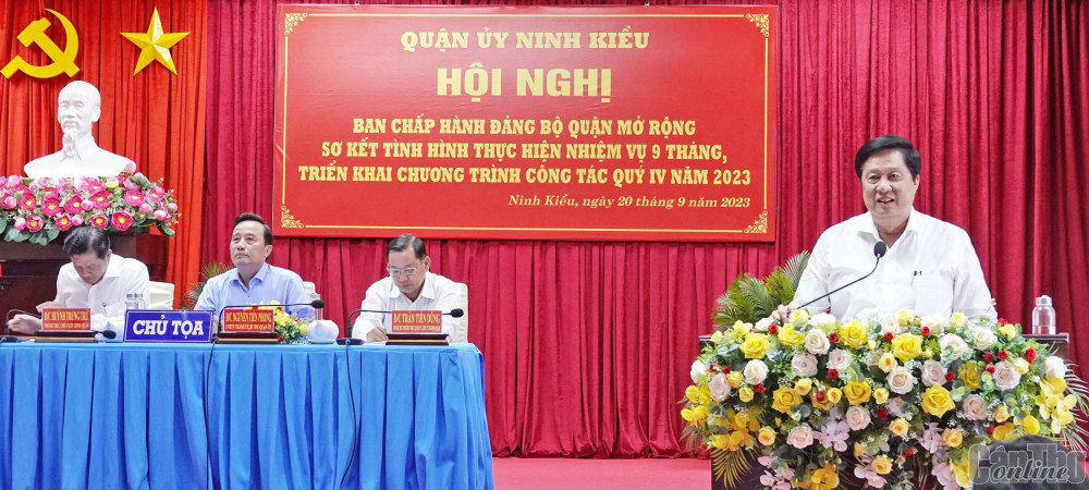 Đồng chí Phạm Văn Hiểu phát biểu chỉ đạo hội nghị.