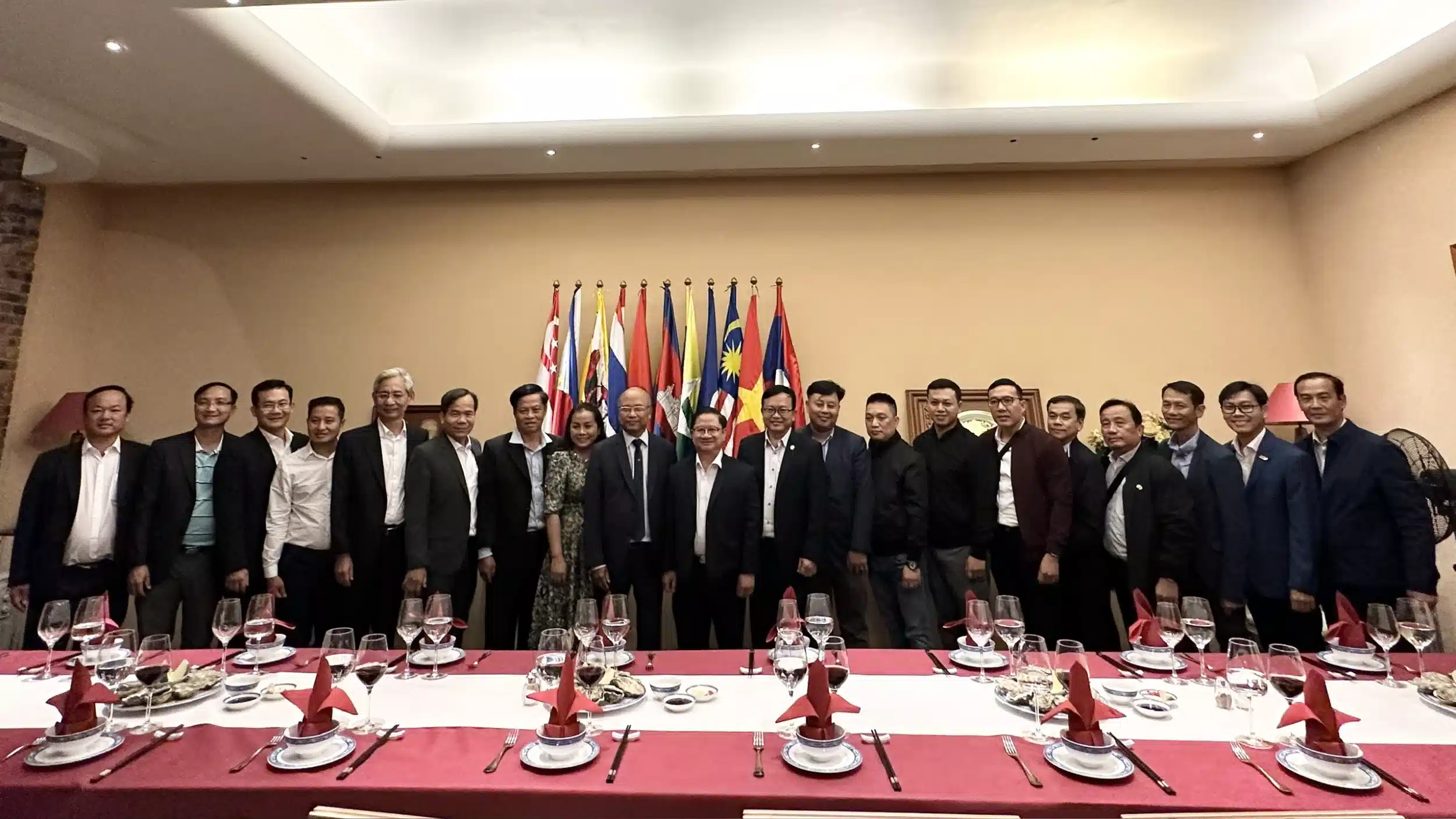 Lãnh đạo TP Cần Thơ thăm và làm việc tại Pháp