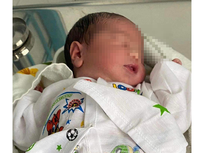 An Giang: Phát hiện bé trai sơ sinh bị bỏ rơi bên vệ đường