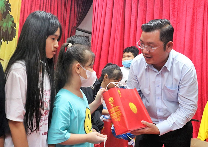 Đầm ầm ấm Tết Trung thu