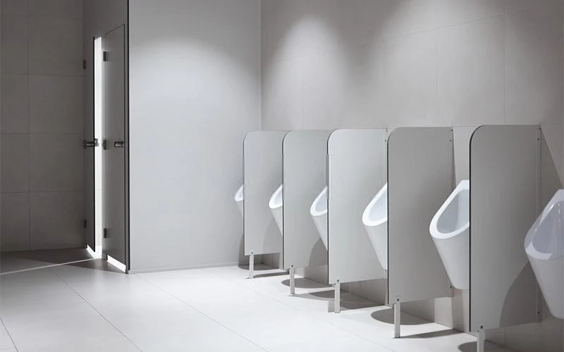 Khi nào nên sử dụng bồn tiểu nam? Nên lắp bồn tiểu nam trong nhà vệ sinh nào?