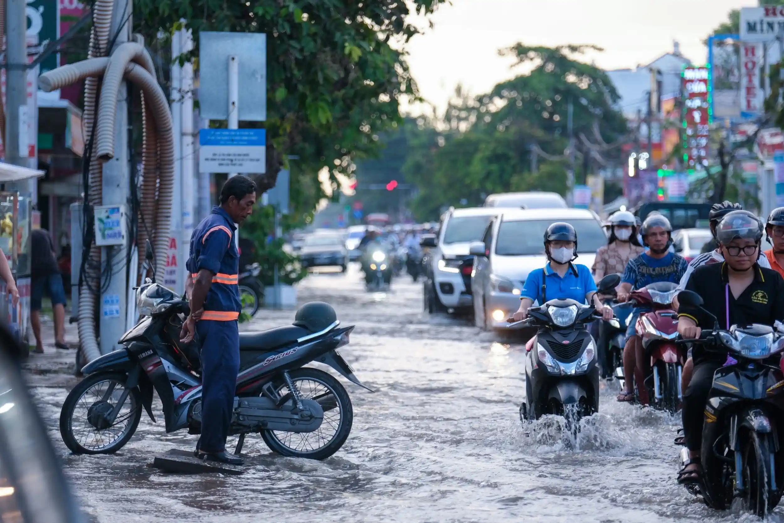 An toàn cho người dân khi triều cường đạt đỉnh, gây ngập đô thị