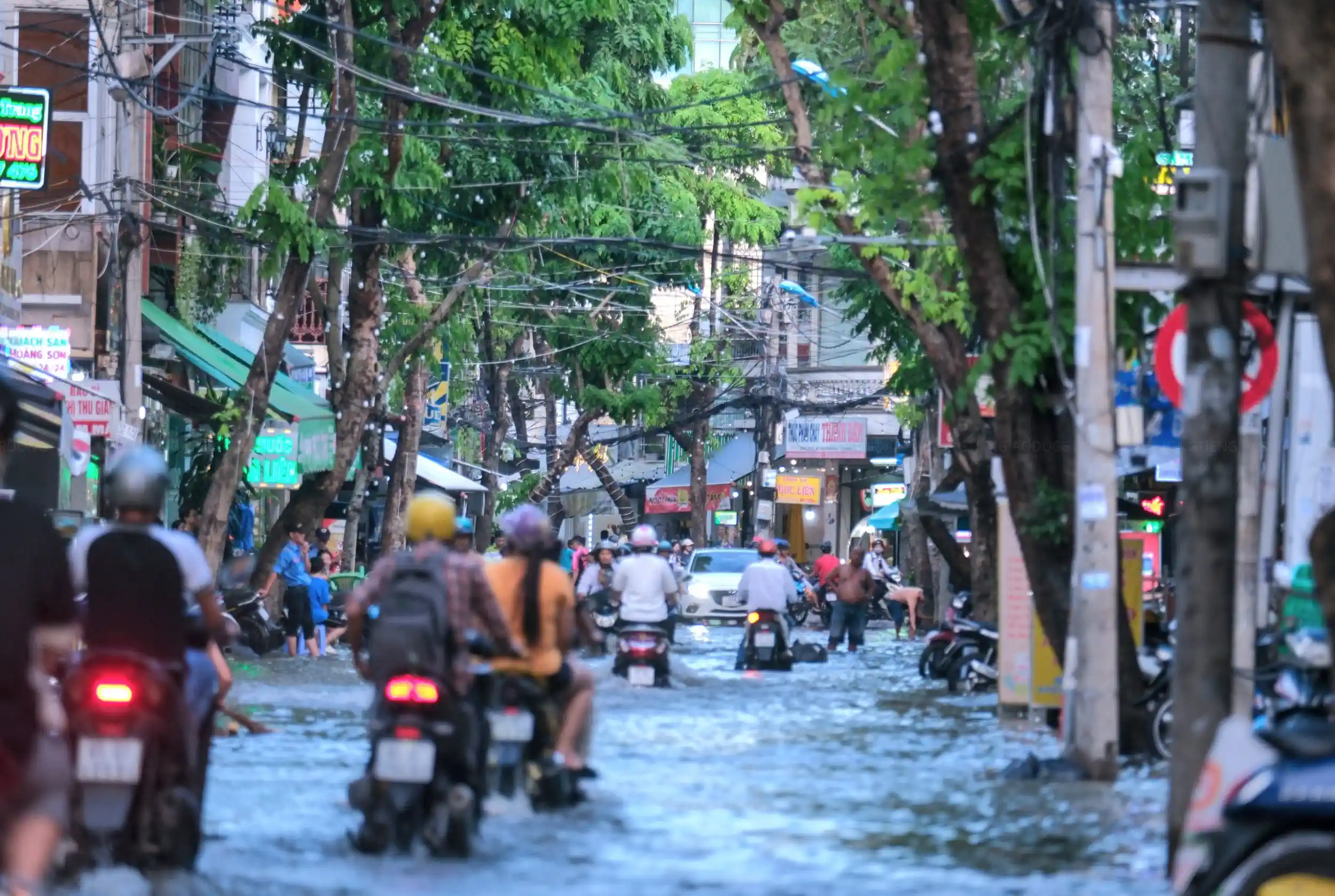 An toàn cho người dân khi triều cường đạt đỉnh, gây ngập đô thị