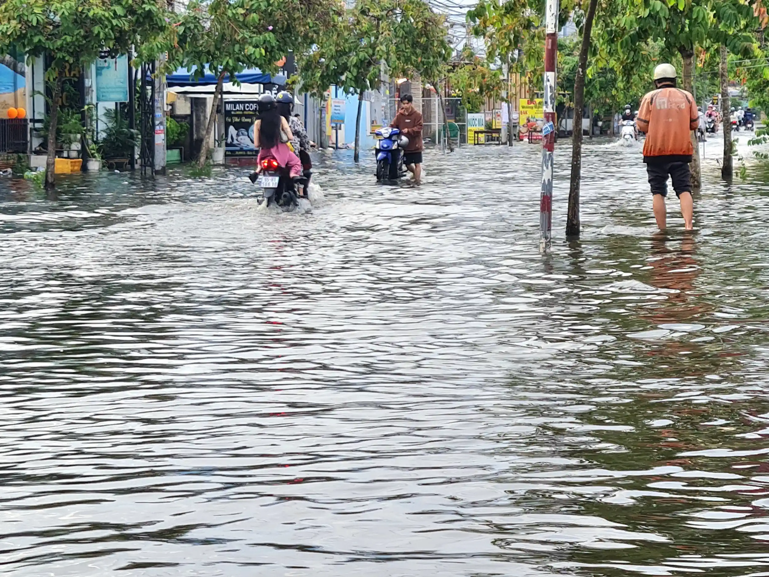 An toàn cho người dân khi triều cường đạt đỉnh, gây ngập đô thị
