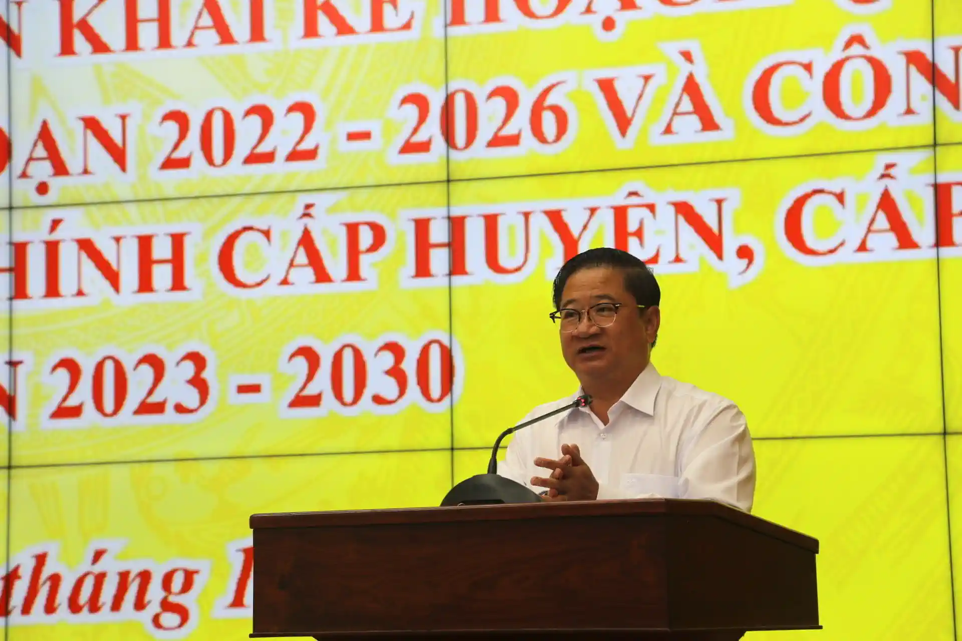 Đồng chí Trần Việt Trường, Chủ tịch UBND TP Cần Thơ phát biểu chỉ đạo hội nghị. 