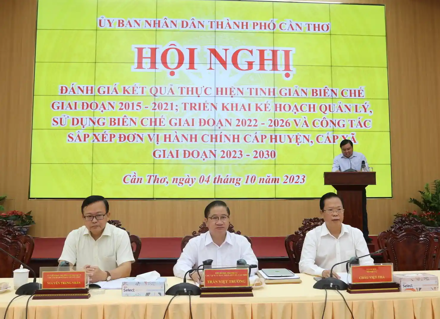 Các đồng chí chủ trì hội nghị