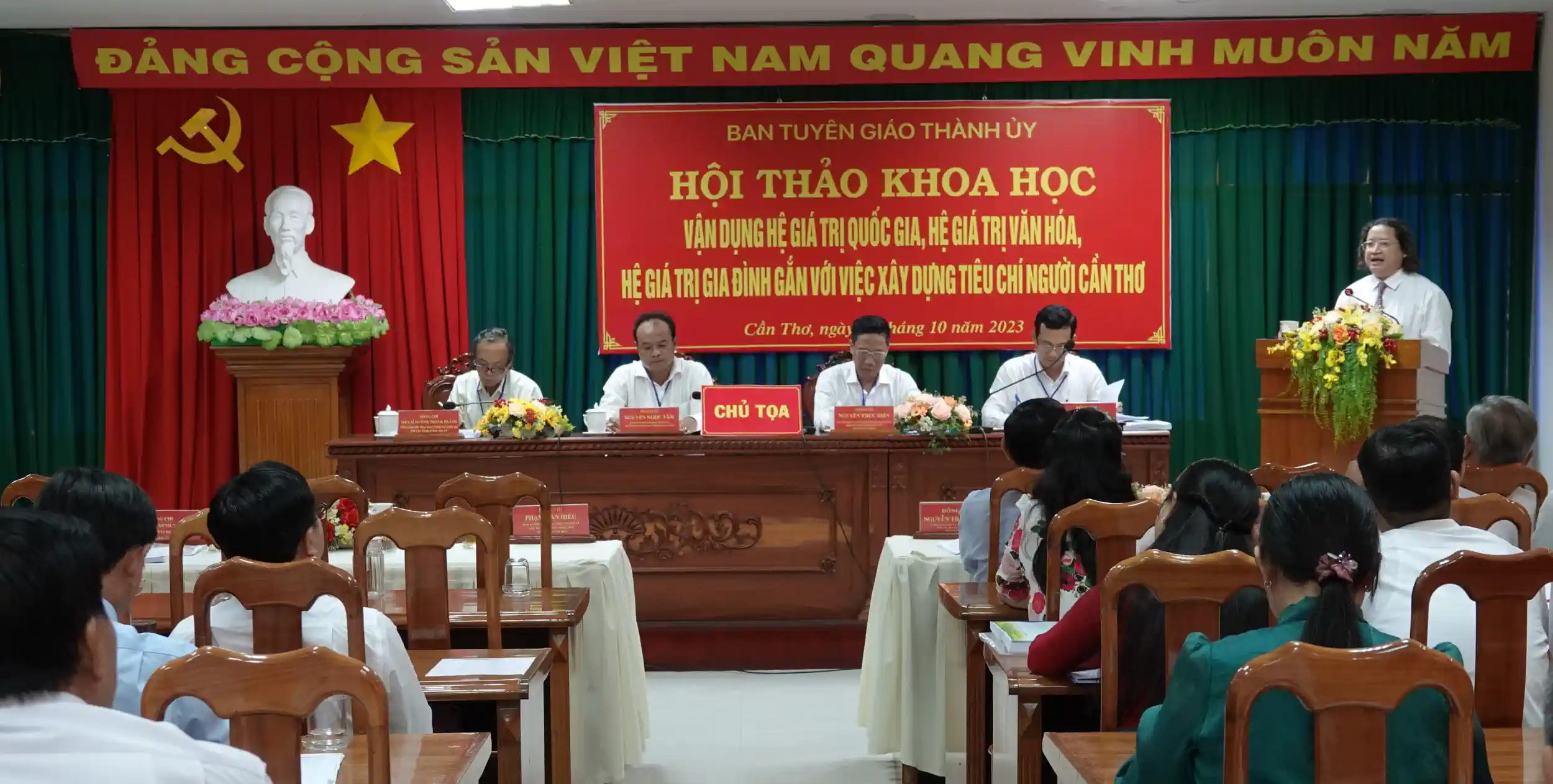 Đồng chí Nguyễn Minh Nhựt, Vụ trưởng Vụ Văn hóa - Văn nghệ, Ban Tuyên giáo Trung ương, phát biểu tại hội thảo khoa học. Ảnh: DUY KHÔI