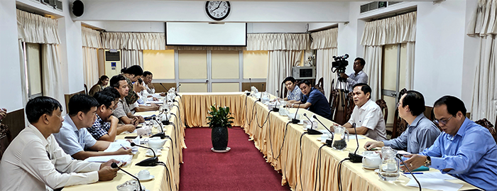 Ông Nguyễn Văn Hồng, Phó Chủ tịch UBND TP Cần Thơ, chủ trì buổi làm việc kiểm tra tiến độ thực hiện các gói thầu của Dự án 3. Ảnh: Anh Khoa