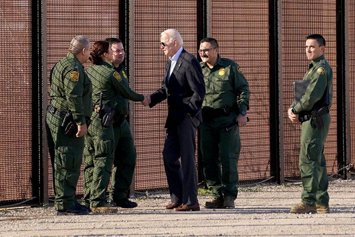 Tổng thống Biden thăm khu vực biên giới Mỹ - Mexico, bang Texas. Ảnh: AP