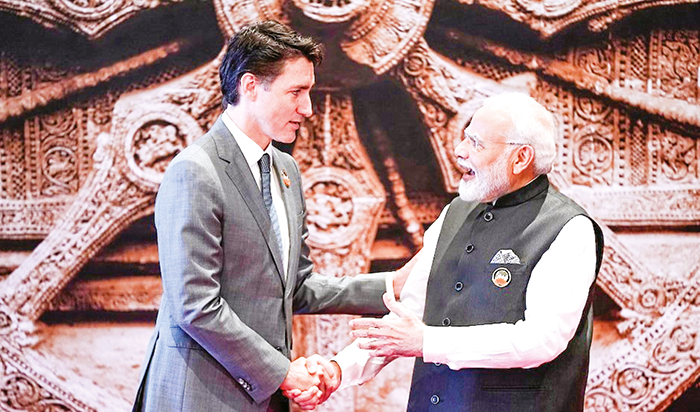 Thủ tướng Canada Trudeau (trái) gặp người đồng cấp Ấn Độ Narendra Modi bên lề hội nghị thượng đỉnh G20 tại New Delhi hôm 9-9. Ảnh: AP