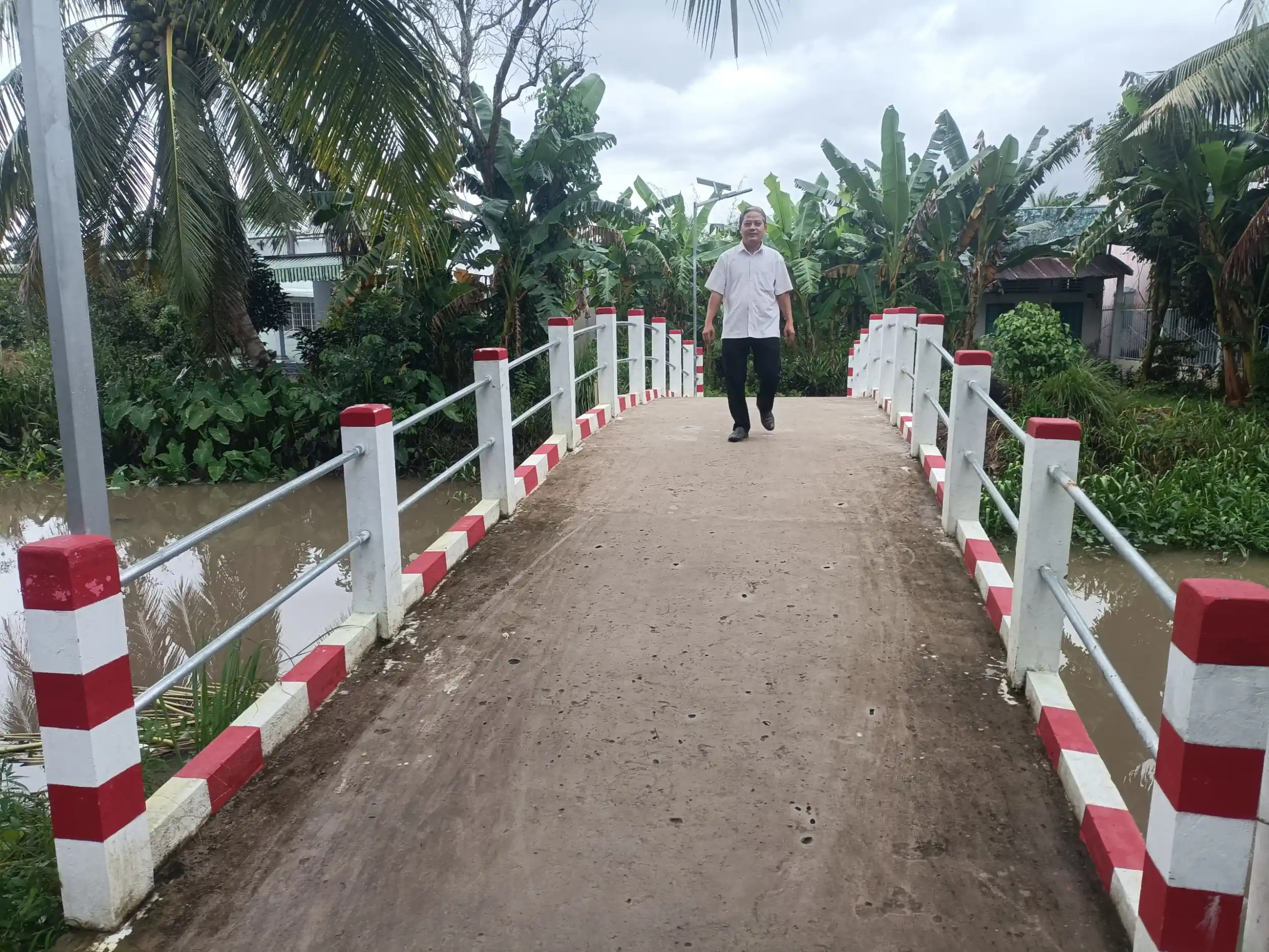 Một trong 3 cây cầu bê tông ở khu vực Bình Phó A được xây dựng mới từ nguồn kinh phí xã hội hóa trong năm 2023.&nbsp;