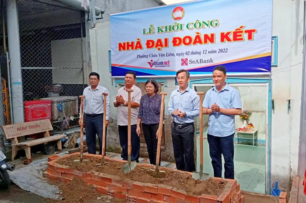 Lễ khởi công xây nhà Đại đoàn kết tặng hộ nghèo đồng bào dân tộc Khmer ở phường Châu Văn Liêm. 