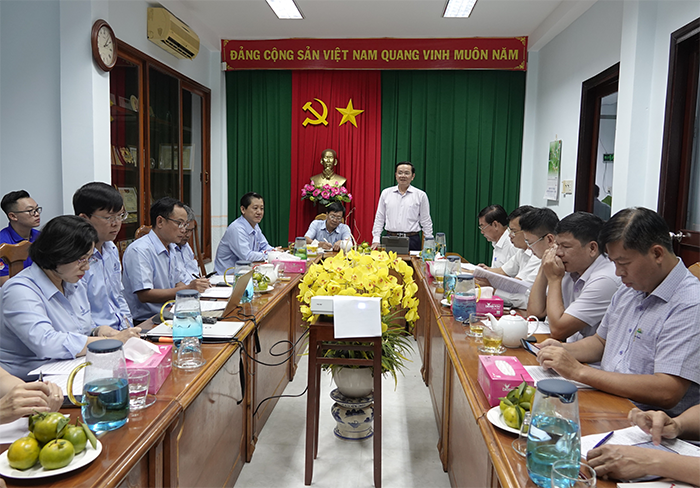 Đồng chí Nguyễn Thành Đông phát biểu tại buổi kiểm tra thực hiện quy chế dân chủ tại Công ty Cổ phần Cấp thoát nước Cần Thơ. Ảnh: NGỌC QUYÊN