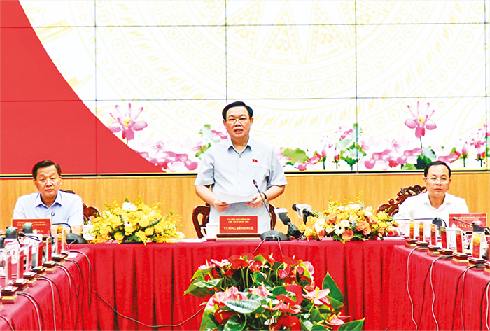 Chủ tịch Quốc hội Vương Đình Huệ phát biểu kết luận và chỉ đạo tại buổi làm việc với Ban Thường vụ Thành ủy Cần Thơ. Ảnh: ANH DŨNG