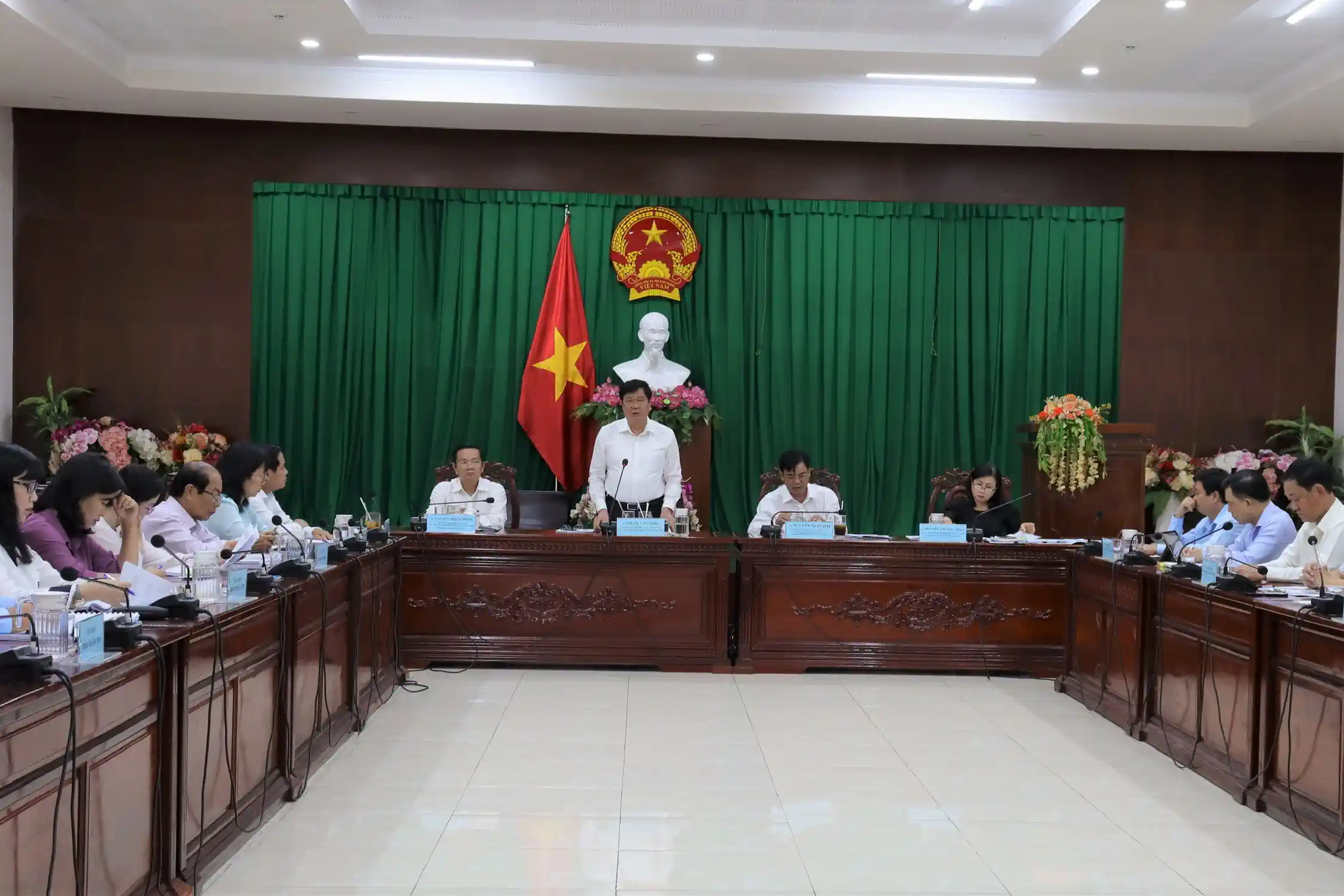 Đồng chí Phạm Văn Hiểu phát biểu tại buổi thẩm tra của Ban Kinh tế - Ngân sách HĐND thành phố.