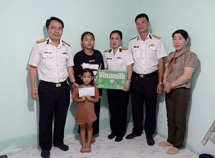 Huy động sức dân để chăm lo cho dân