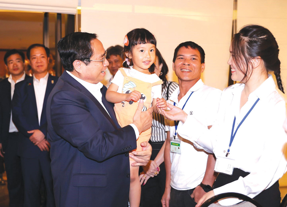 Thủ tướng Phạm Minh Chính gặp gỡ đại diện cộng đồng người Việt Nam tại Brazil và các nước Nam Mỹ lân cận. Ảnh: Dương Giang-TTXVN