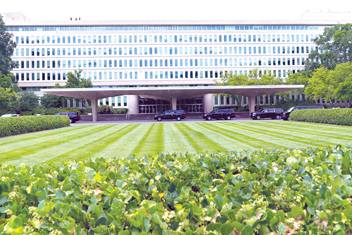 CIA quyết định tự tạo công cụ AI. Ảnh: Bloomberg