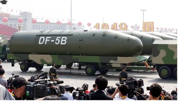 ICBM DF-5B của Trung Quốc diễu hành tại Quảng trường Thiên An Môn hồi tháng 10-2019. Ảnh: Reuters