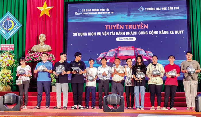 Tiện ích khi sử dụng phương tiện công cộng - xe buýt