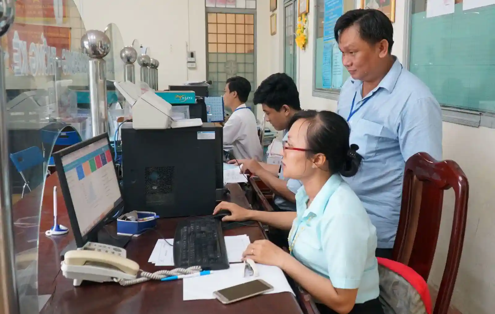 Đội ngũ CB, CC, VC phường Trà Nóc, quận Bình Thủy nỗ lực nâng cao trình độ, đáp ứng yêu cầu nhiệm vụ. 